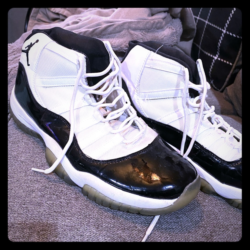 Men’s athletic shoes UA size 11